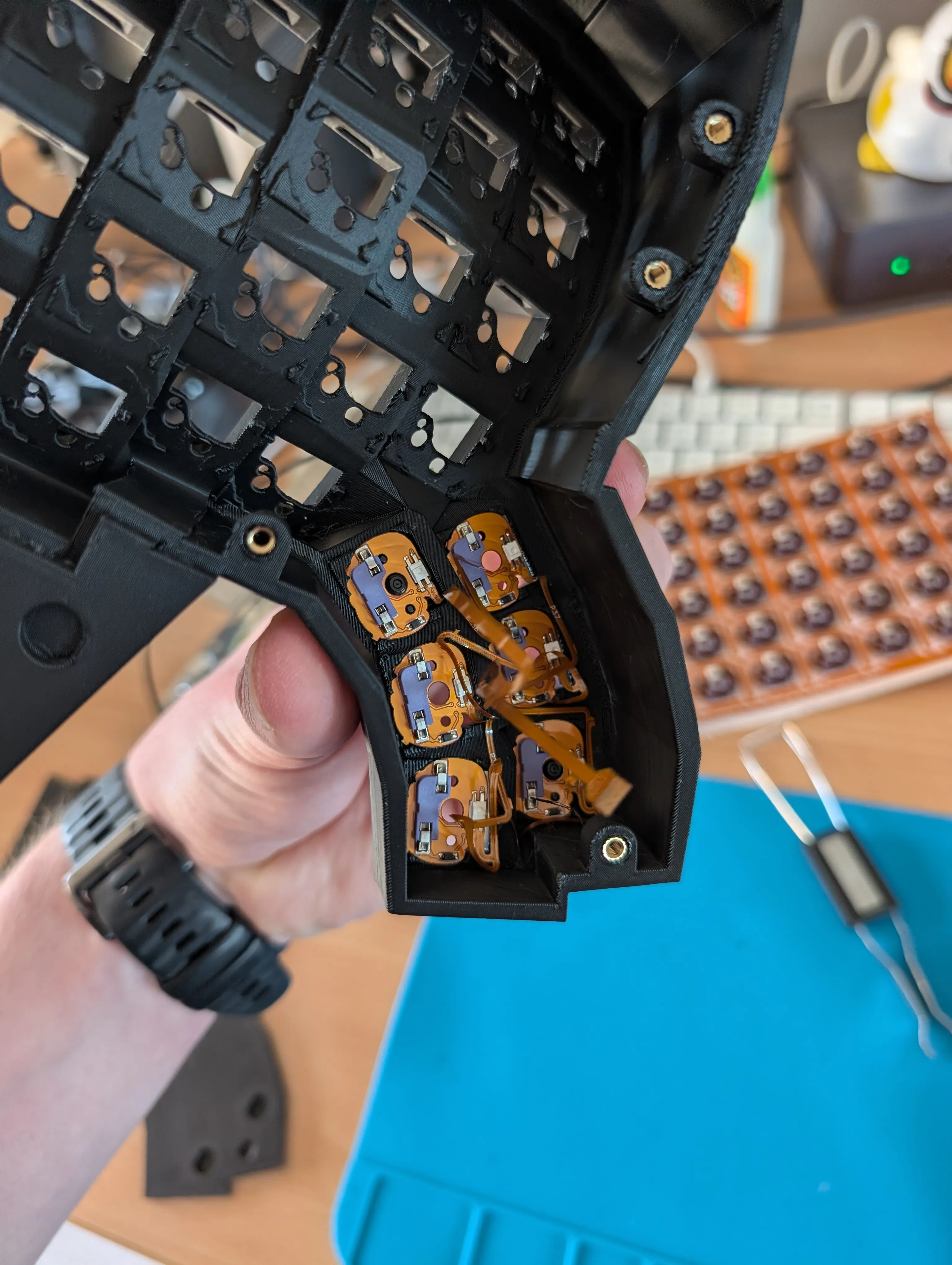 Thumb cluster wired in